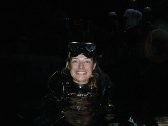 Pronta para mergulhar no Abismo de Anhumas, em Bonito, no Mato Grosso do Sul